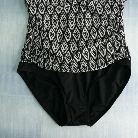 Jantzen Swimsuit Size 8 NWT One Piece Geometric Black White Lined Tummy Control - Picture 5 of 11